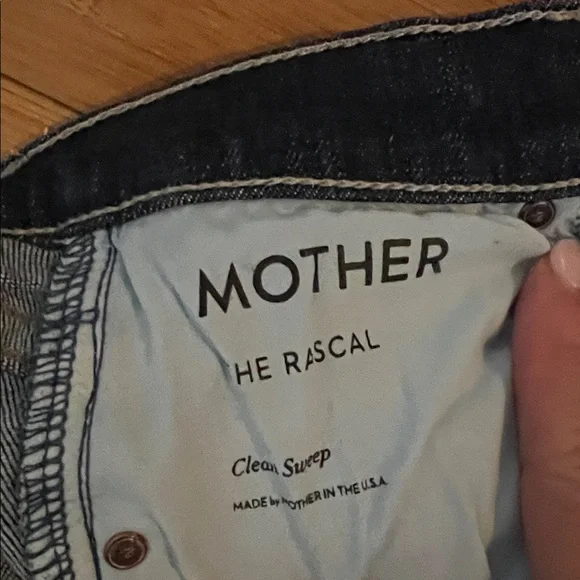 MOTHER rascal jean in “clean sweep”  size 26 mid rise jeans - Picture 8 of 10